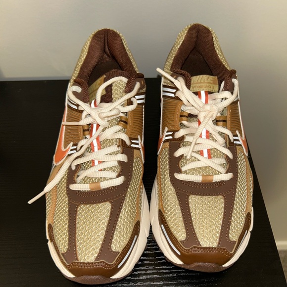 Nike Zoom Vomero 5
Wheat Grass and Cacao Wow - Picture 7 of 11